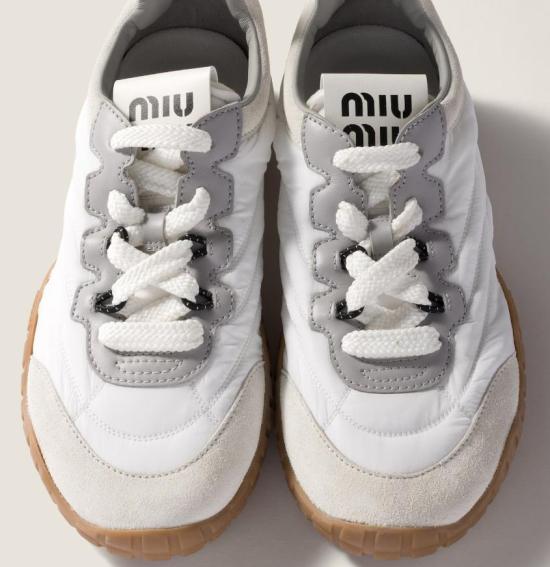 26SS 미우미우 타이어 테크니컬 스웨이드 스니커즈 5E417EF005LYW F0R3K BIANCO GRANITO - MIU MIU