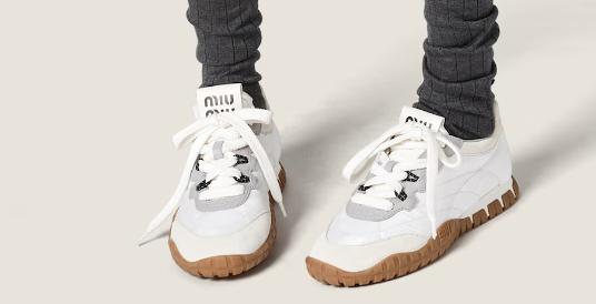 26SS 미우미우 타이어 테크니컬 스웨이드 스니커즈 5E417EF005LYW F0R3K BIANCO GRANITO - MIU MIU