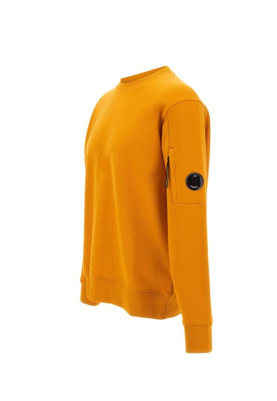 26SS 씨피 컴퍼니 다이애그널 레이즈드 플리스 크루넥 렌즈 스웨트셔츠 20CMSS713A 005086W436 Orange - C.P. COMPANY