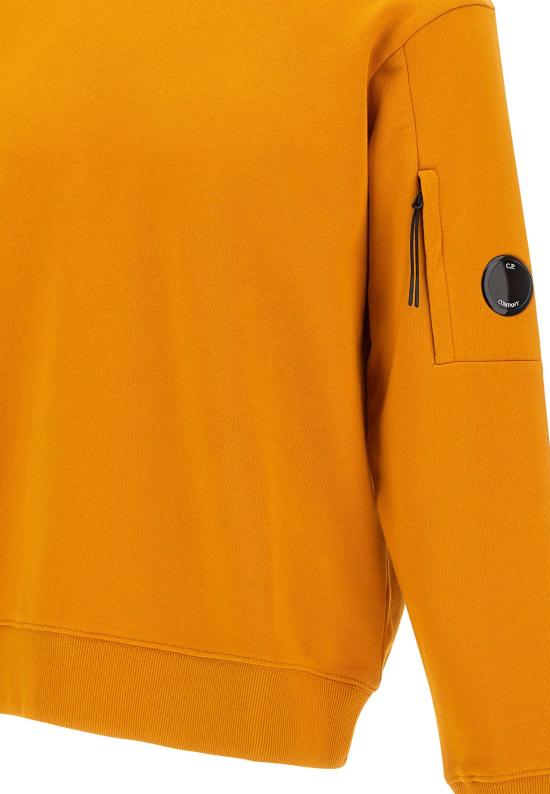 26SS 씨피 컴퍼니 다이애그널 레이즈드 플리스 크루넥 렌즈 스웨트셔츠 20CMSS713A 005086W436 Orange - C.P. COMPANY