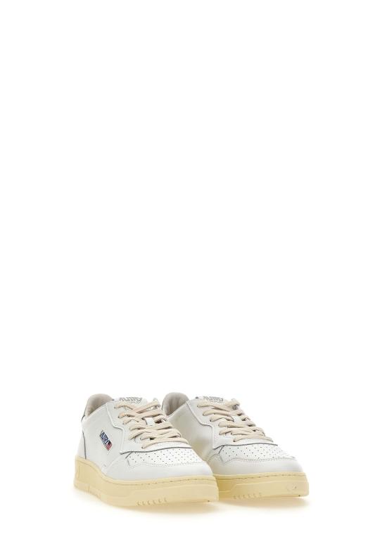 26SS 오트리 메달리스트 로우 스니커즈 AULM LL11 White - AUTRY