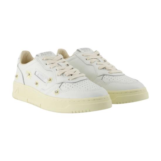 26SS 오트리 메달리스트 로우 스니커즈 AULW WE01 white - AUTRY