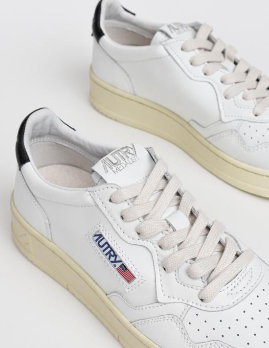 26SS 오트리 메달리스트 로우 스니커즈 AULM LL22 WHT BLACK White - AUTRY
