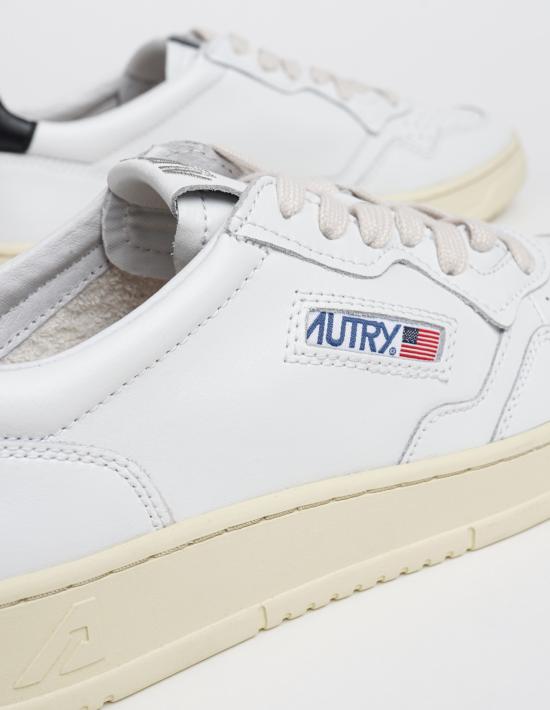 26SS 오트리 메달리스트 로우 스니커즈 AULM LL22 WHT BLACK White - AUTRY