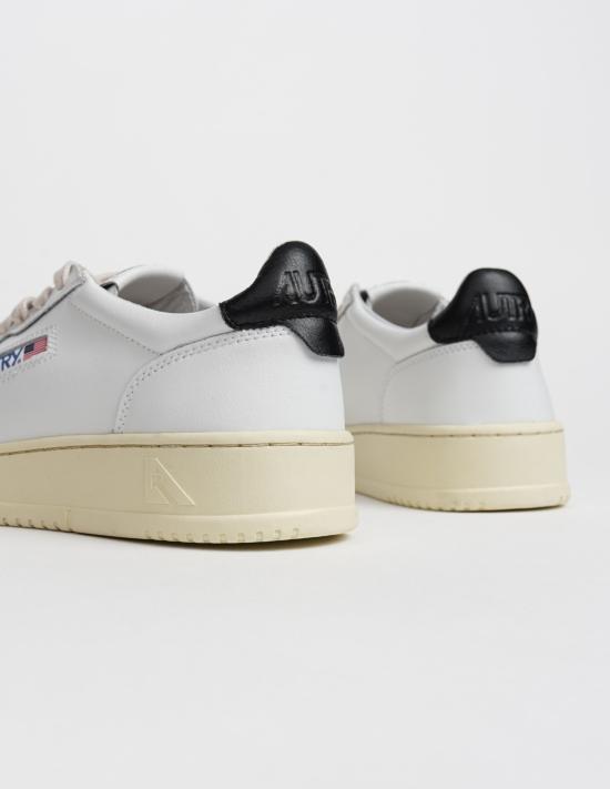 26SS 오트리 메달리스트 로우 스니커즈 AULM LL22 WHT BLACK White - AUTRY