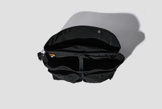 26SS 맨틀 크로스백 스냅 메신저 - 블랙 나일론 R0G2B - MAN-TLE