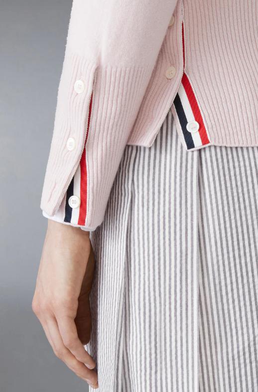 26SS 톰브라운 클래식 캐시미어 4바 브이넥 가디건 FKC001A00011 641 LIGHT PINK - THOM BROWNE