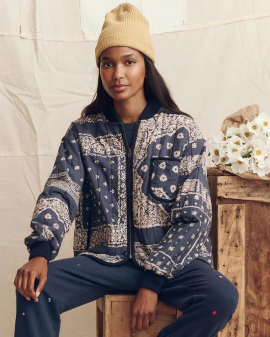  더 그레이트 봄버 자켓 . 퀼팅 봄버 재킷 네이비 반다나 프린트 - THE GREAT