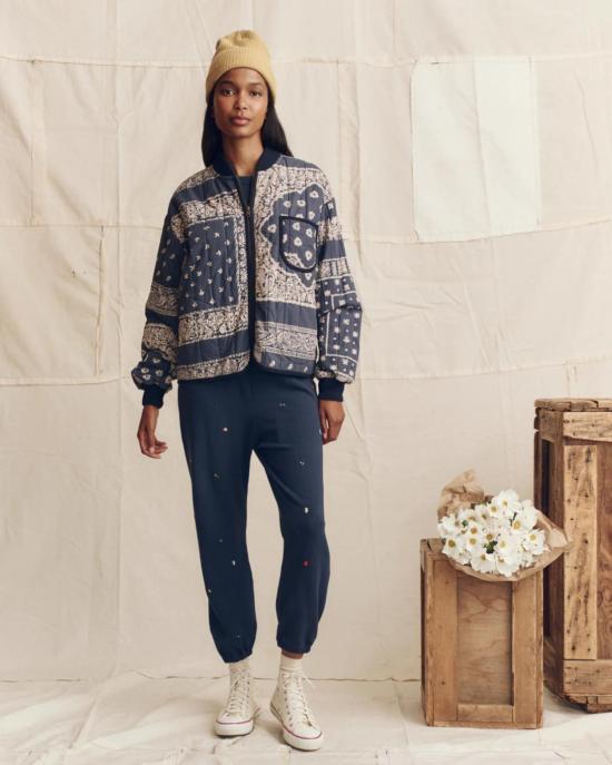  더 그레이트 봄버 자켓 . 퀼팅 봄버 재킷 네이비 반다나 프린트 - THE GREAT