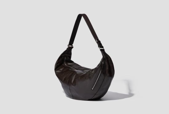 26SS 르메르 숄더백 대형 화살통 클립 백 - 그레인드 버팔로 가죽 BG0197 LL0171 다크 브라운 - LEMAIRE