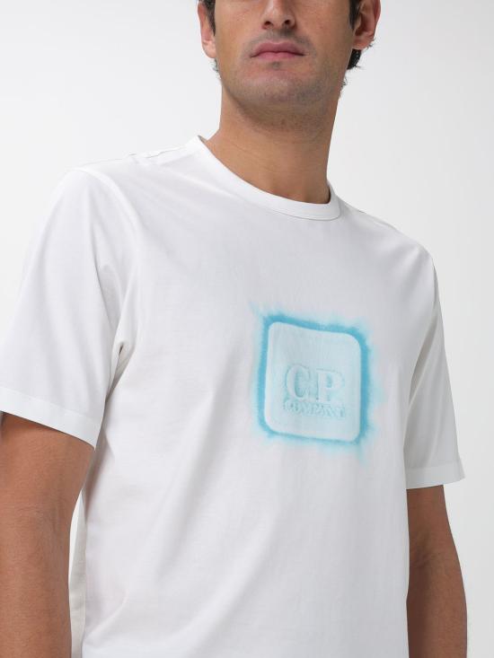 26SS 씨피 컴퍼니 메트로폴리스 시리즈 머서라이즈드 저지 반팔 배지 티셔츠 20CLTS054A006370W 103 Black - C.P. COMPANY