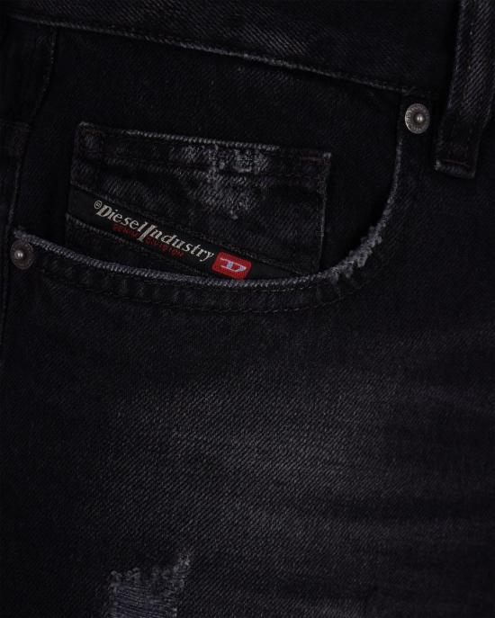 26SS 디젤 2001 D 매크로 릴렉스 핏 데님 팬츠 A115980BEBB02 Black - DIESEL