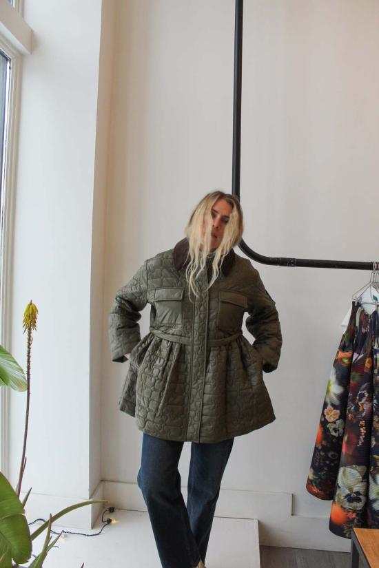  가니 패딩 Ganni 샤이니 퀼트 미디 재킷 칼라마타 - GANNI