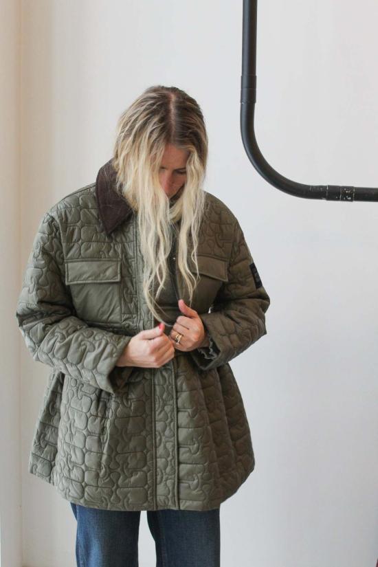  가니 패딩 Ganni 샤이니 퀼트 미디 재킷 칼라마타 - GANNI