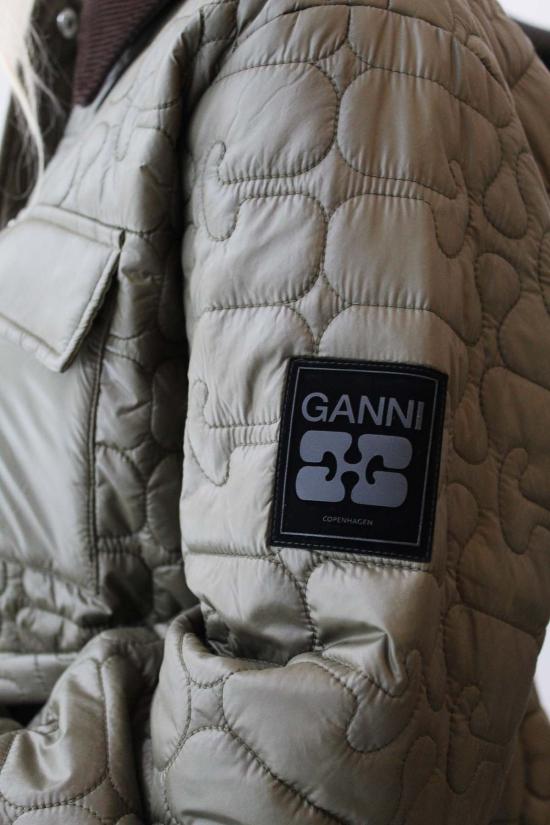  가니 패딩 Ganni 샤이니 퀼트 미디 재킷 칼라마타 - GANNI