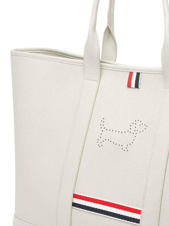 26SS 톰브라운 페블 그레인 헥터 미디엄 툴 토트백 UAG259A00198250 White - THOM BROWNE