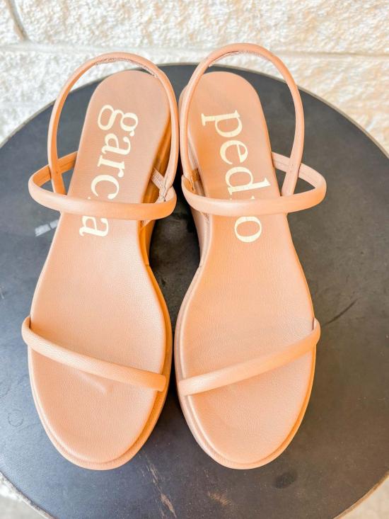  페드로 가르시아 샌들 니비아 스트랩 플랫폼  아몬드 카프린 - PEDRO GARCIA