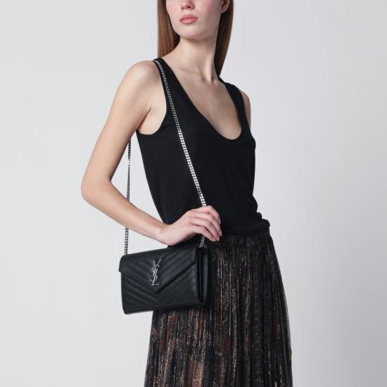 26SS 생로랑 그랑 드 뿌드르 엠보스드 레더 카산드라 마틀라세 체인 지갑 377828BOW02 Black - SAINT LAURENT