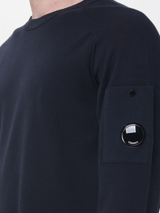 26SS 씨피 컴퍼니 코튼 크레이프 크루넥 렌즈 스웨터 20CMKN105A006323O 888 Blue - C.P. COMPANY