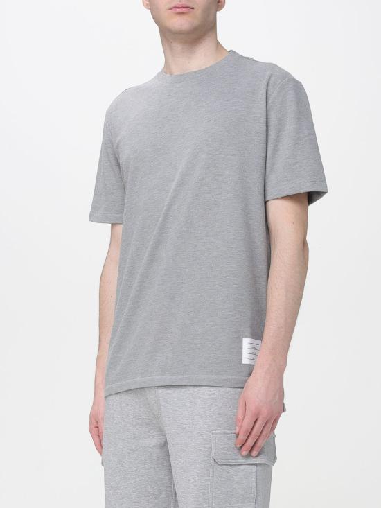 26SS 톰브라운 피케 센터 백 스트라이프 릴렉스 핏 티셔츠 MJS056A00050 055 Grey - THOM BROWNE
