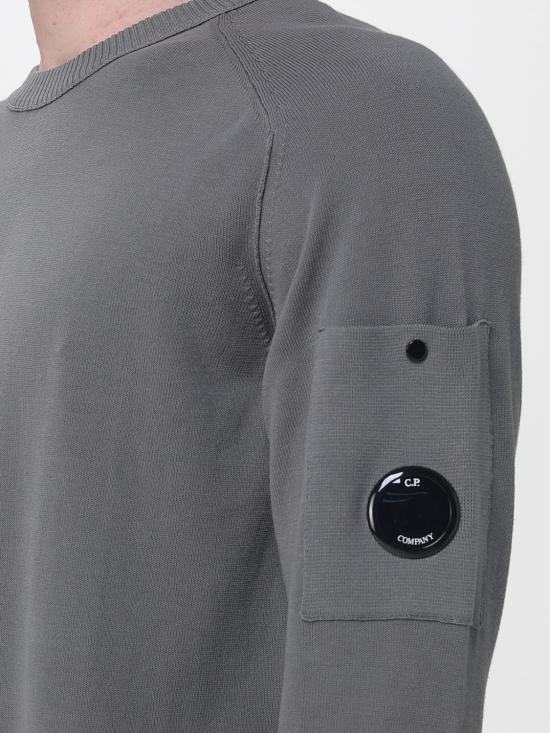 26SS 씨피 컴퍼니 코튼 크레이프 크루넥 렌즈 스웨터 20CMKN105A006323O 921 Grey - C.P. COMPANY