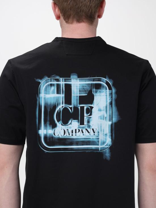 26SS 씨피 컴퍼니 메트로폴리스 시리즈 머서라이즈드 저지 반팔 프린티드 배지 티셔츠 20CLTS055A006370W 999 Black - C.P. COMPANY