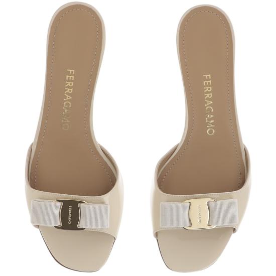 26SS 살바토레 페라가모 플랫 슈즈 01L415002 Neutrals - SALVATORE FERRAGAMO