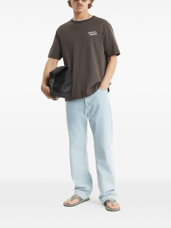 26SS 메종키츠네 핸드라이팅 컴포트 티셔츠 MM00126 KJ70250453 Brown - MAISON KITSUNE