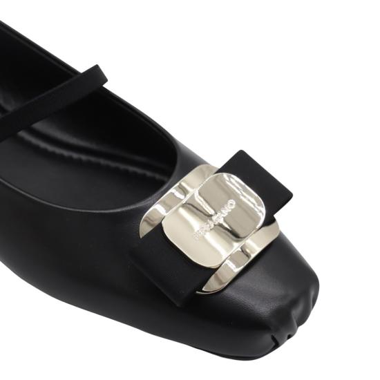26SS 살바토레 페라가모 플랫 슈즈 76886801H345005 Black - SALVATORE FERRAGAMO