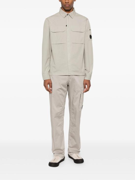 26SS 씨피 컴퍼니 오가닉 개버딘 지퍼 렌즈 오버셔츠 20CMOS156A 110143G 904 DOVE DOM - C.P. COMPANY