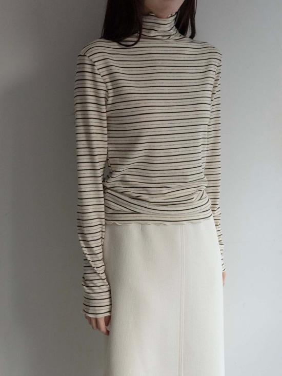  더 엔케이씨 스토어 터틀넥 NKC 스토어 캐시  탑 - The NKC Store