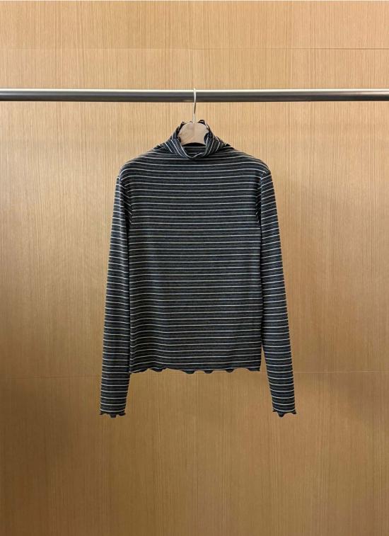  더 엔케이씨 스토어 터틀넥 NKC 스토어 캐시  탑 - The NKC Store