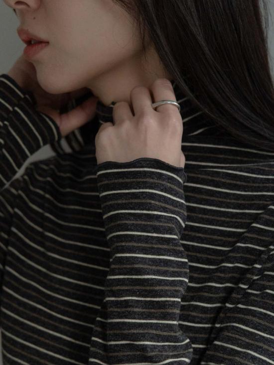  더 엔케이씨 스토어 터틀넥 NKC 스토어 캐시  탑 - The NKC Store