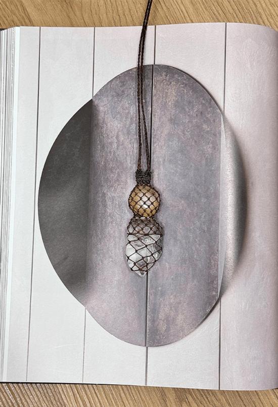  Carina Schott 목걸이/팬던트 카리나 쇼트 더블 터미네이트 쿼츠 피치 쿼츠 블랙 코드 목걸이