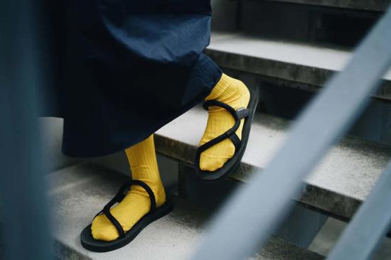  니시구치 쿠츠시타 양말 실크 코튼 골지  스스키 골드 - NISHIGUCHI KUTSUSHITA