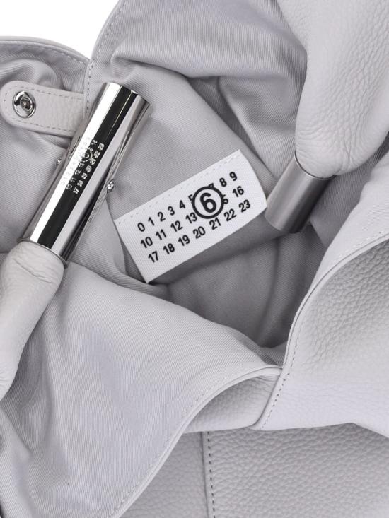 26SS MM6 메종마르지엘라 주얼 핸들 재패니즈 백 그레인 레더 SB6WD0043 P7255T8059 Grey - MM6 MAISON MARGIELA
