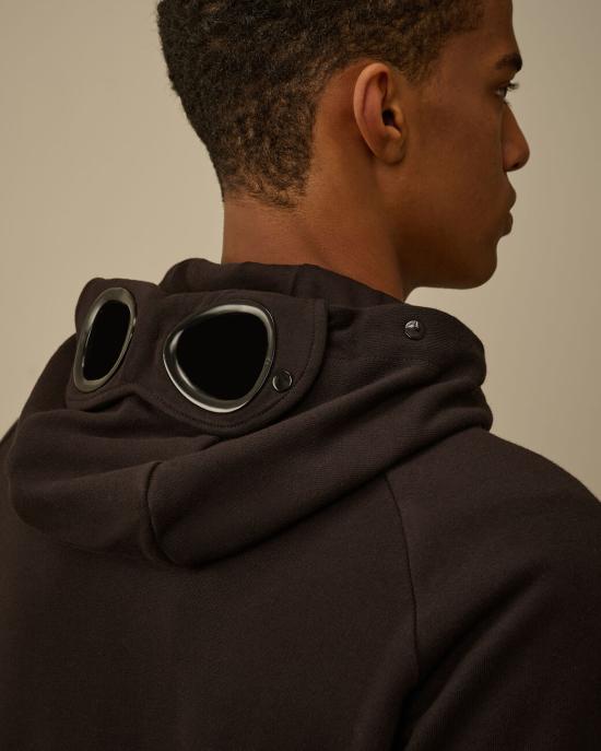 26SS 씨피 컴퍼니 다이애그널 레이즈드 플리스 고글 스웨트셔츠 RCCMSS715A005086W 999 Black - C.P. COMPANY