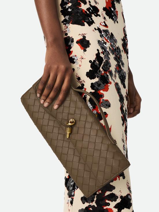 26SS 보테가베네타 안디아모 클러치 741511VCPP32360 BROWN - BOTTEGA VENETA