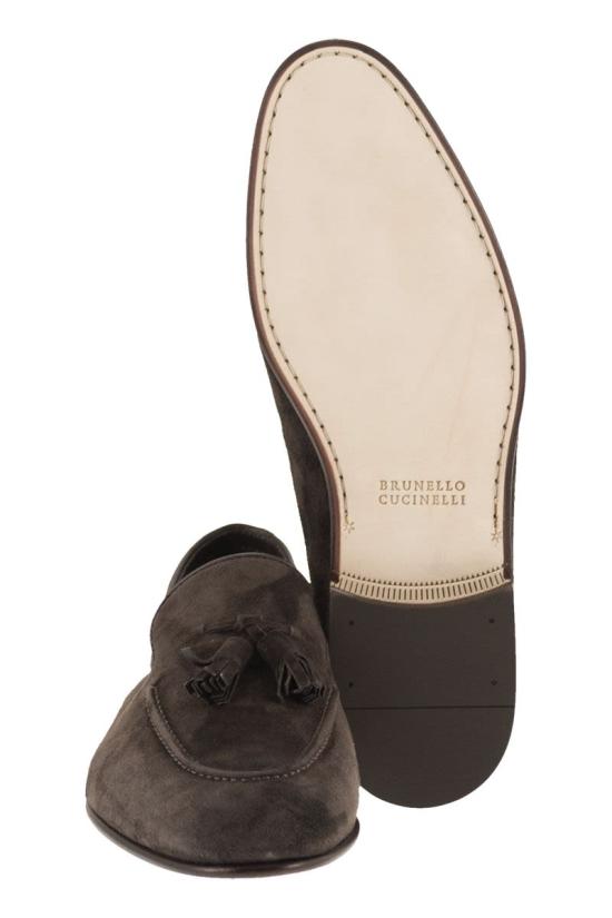 26SS 브루넬로 쿠치넬리 태슬 스웨이드 소프트 로퍼 MZUCAHG731 C8391 DARK BROWN - BRUNELLO CUCINELLI