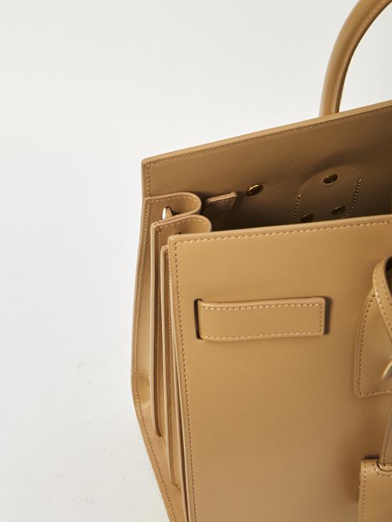 26SS 생로랑 스무스 레더 클래식 삭 드 주르 스몰 37829902G9W 9295 BEIGE - SAINT LAURENT