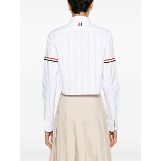 26SS 톰브라운 스트라이프 옥스포드 암밴드 크롭 셔츠 FLL183OF0660100 - THOM BROWNE