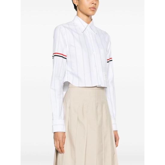 26SS 톰브라운 스트라이프 옥스포드 암밴드 크롭 셔츠 FLL183OF0660100 - THOM BROWNE