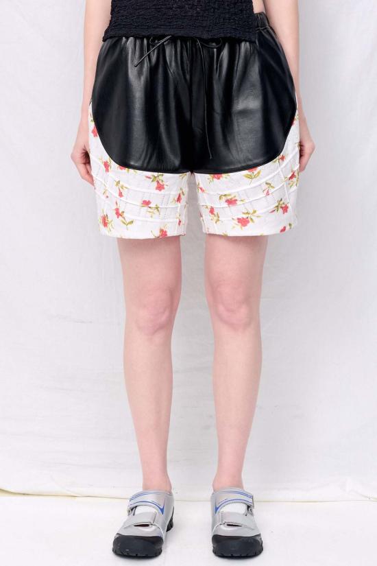  Zimo 숏팬츠 지모 화이트 플로럴 저지 핀턱 비건 가죽 반바지