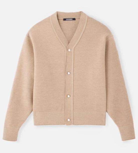 26SS 자크뮈스 도피오 V넥 가디건 CDM00292CK00185 015 Beige