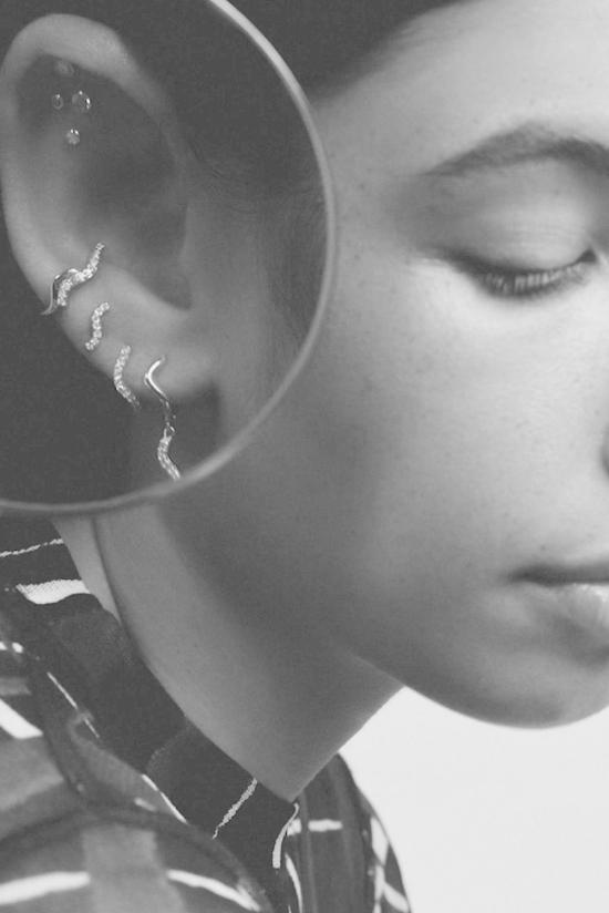  마리아 블랙 이어링 14K 웨이브 다이아몬드 스터드 귀걸이 - MARIA BLACK