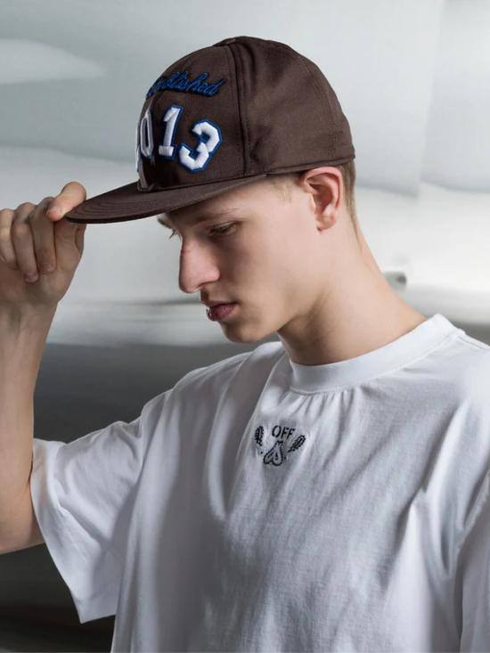 26SS 오프화이트 볼캡 OMLB055S24FAB0026001 BROWN - OFF WHITE