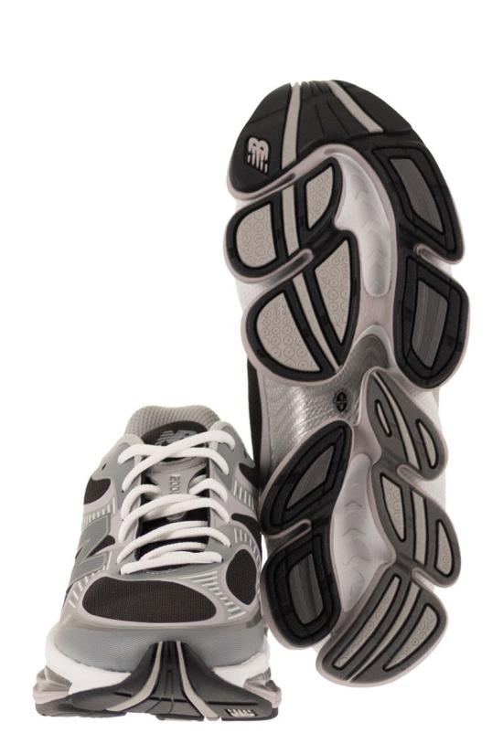 26SS 뉴발란스 스니커즈 U2000 3OZ BLACK SILVER - NEW BALANCE