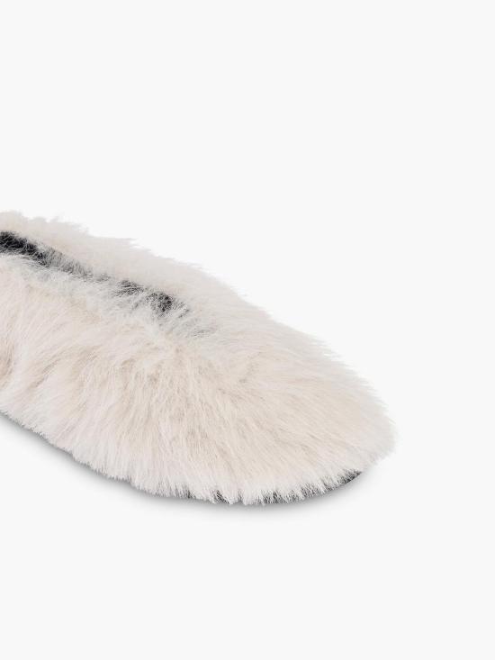 25FW 모스키노 플랫 슈즈 MA11300G0N100 White - MOSCHINO