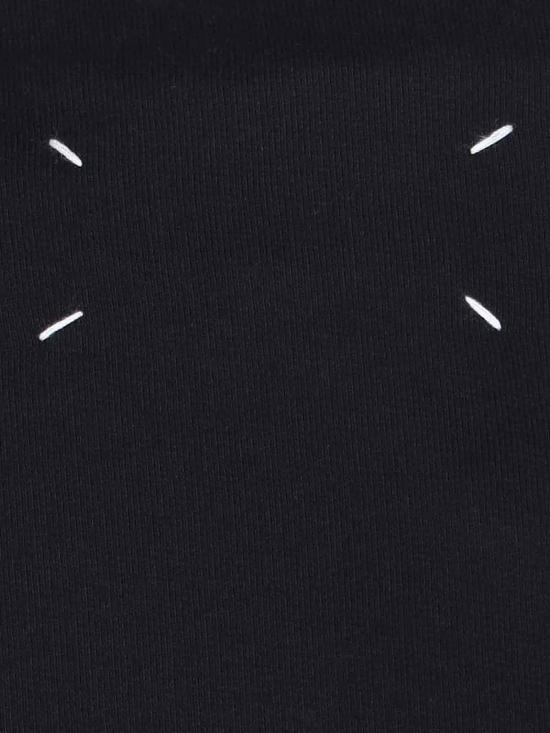 26SS 마르지엘라 업사이드 다운 자수 로고 후드 S50GU0167 S25503 962 Black - MAISON MARGIELA