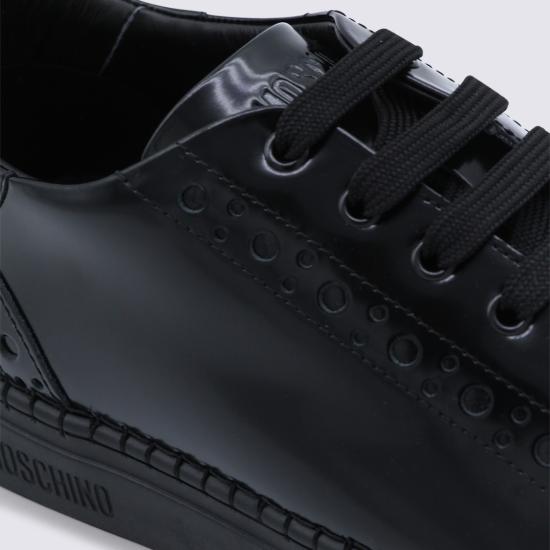 26SS 모스키노 스니커즈 MB15312G0OGB0000 Black - MOSCHINO